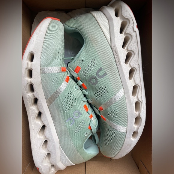 On Running Cloud Surfer size 6.5 - Picture 1 of 7